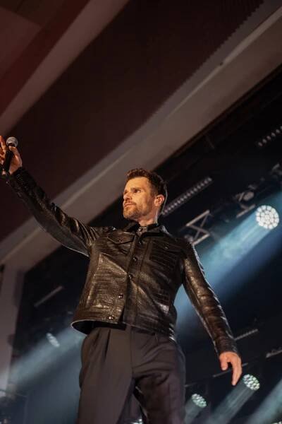 FOTO: Střípky z koncertního turné Leoše Mareše – stránka 415