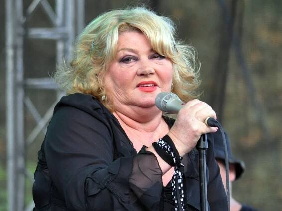 Věra Špinarová zkolabovala na jevišti v Čáslavi. Její stav je prý vážný