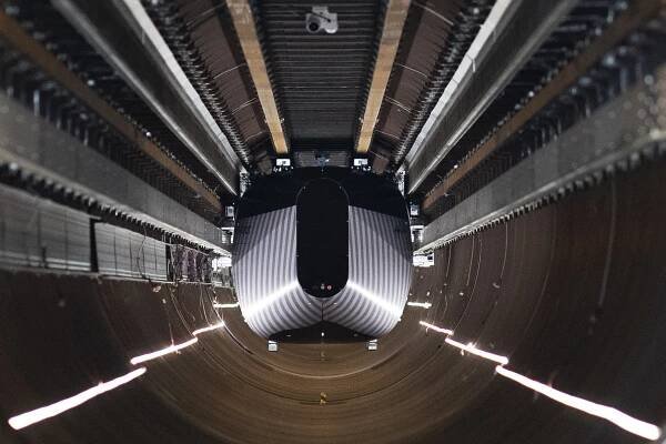 Best of Last Week—Earth gets temporary moon, Hyperloop tests vehicle, why some parents don't store guns well
