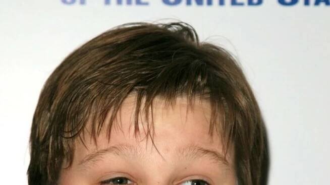 Už ho není půl, ale pořádný kus. Dětský herec ze sitcomu Dva a půl chlapa Angus T. Jones je dnes skutečně k nepoznání