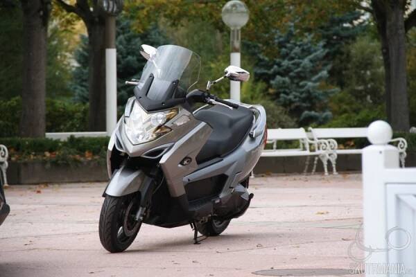 Kymco MyRoad 700i ABS – švihák lázeňský – Skutrmania