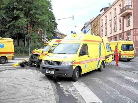 Řidič záchranky po nehodě zkolaboval