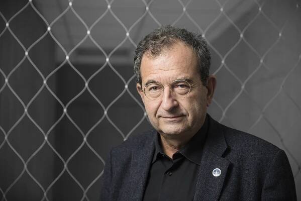 Cyril Höschl: Muž, který propojoval světy. Jeho vtipy nás vedly k zábavě i k přemýšlení