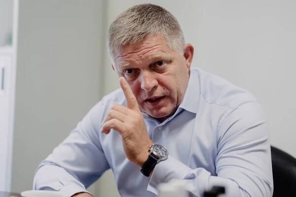 Predtým bola podľa premiéra slepá a hluchá, teraz vychádza iba z článkov vybraných médií
