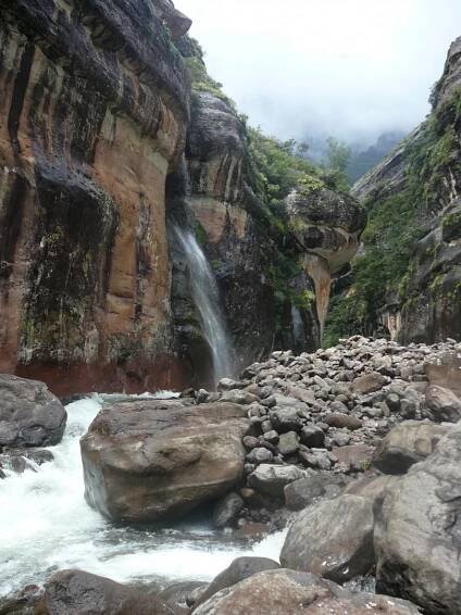 Trek k vodopádu Tugela Falls v Dračích horách JAR