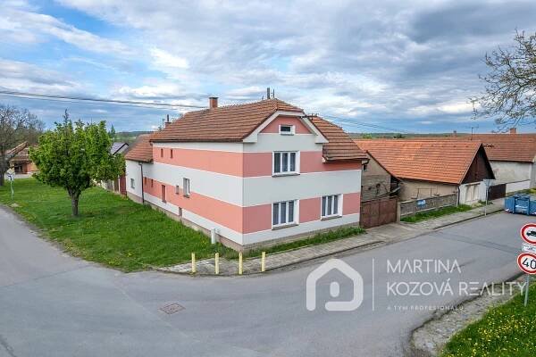 Prodej domu s dvěma bytovými jednotkami, stodolou a ještě s výměnkem, Lovčice okr. Hradec Králové | Reality.iDNES.cz 