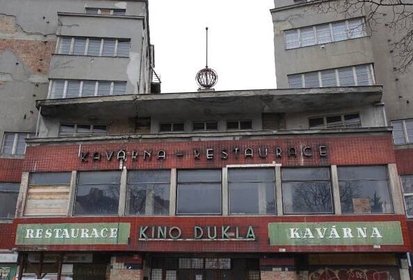 Libeňský Palác Svět, který proslavil Hrabal, se začne opravovat. Hotovo má být příští rok