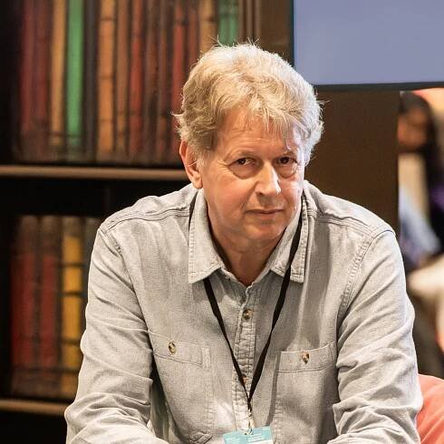 Peter F. Hamilton