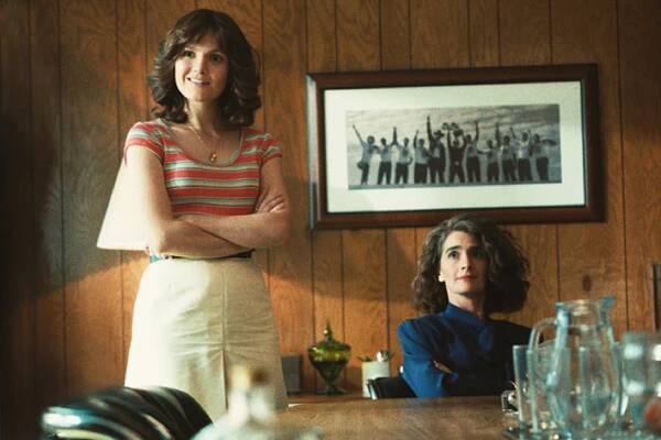 Lakers: Vzestup dynastie - One Ring Don't Make a Dynasty - Z filmu - Hadley Robinson, Gaby Hoffmann