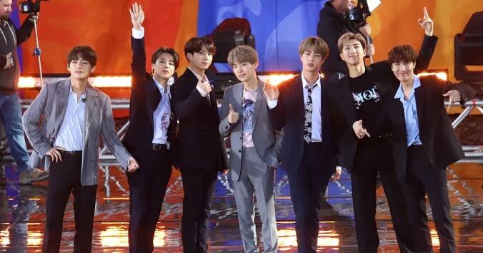 Skupina BTS baví svoje fanoušky v domácí karanténě speciálním způsobem: učí je korejsky!