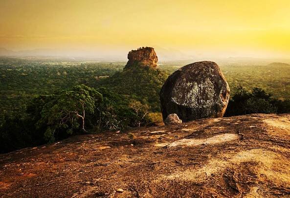 The mysterious Pidurangala rock at the entrance of the universe