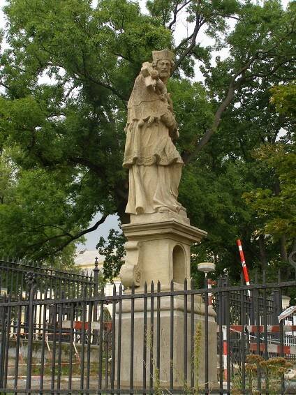 Soubor:Socha sv. Jana Nepomuckého (Lysá nad Labem), Zámecká, Lysá nad Labem.JPG