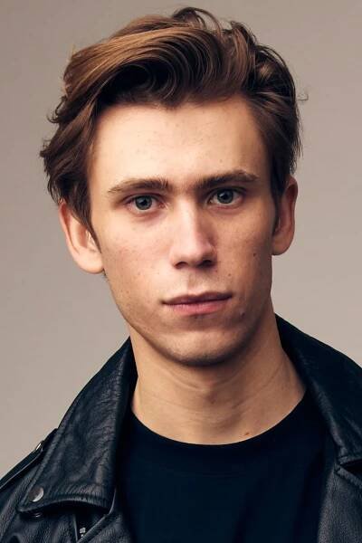 Owen Teague herec