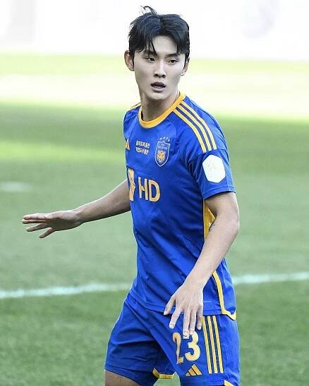Kim Ju-hwan (footballer, born 2001)
