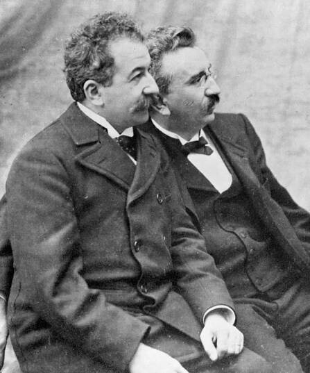 Historický snímek 'Auguste a Louis Lumièrové.' - Bejvávalo.cz