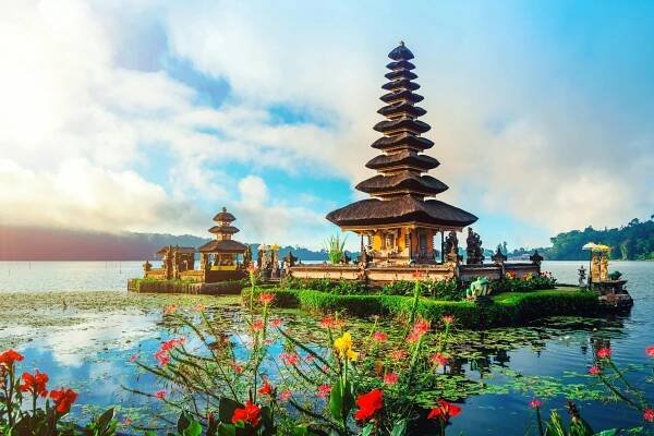 vodní chrám bali - pura ulun danu - bali - stock snímky, obrázky a fotky