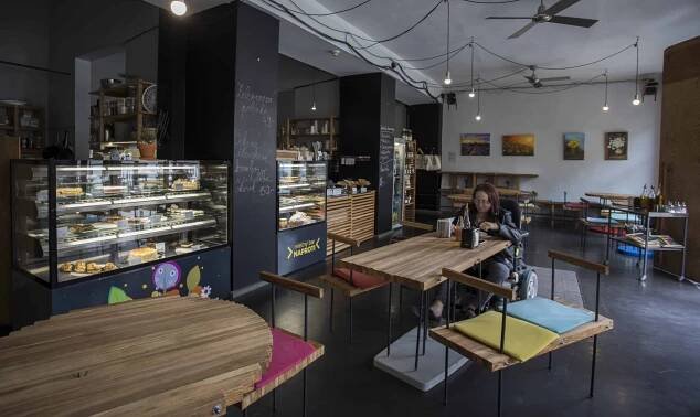 Družstvo NAPROTI - Mléčný bar NAPROTI