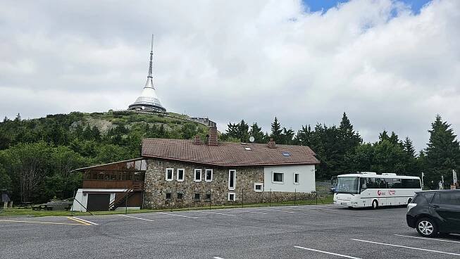 Turisty opět přiblíží k Ještědu autobus. Jízdenka zdražila a platí déle