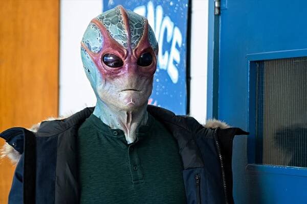 Harry Loves Pizza on Resident Alien — But Turns Out Alan Tudyk Is Actually Allergic to It