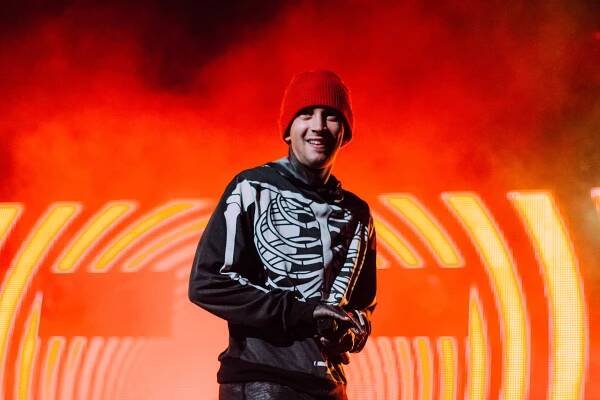 Soubor:Tyler Joseph Twenty One Pilots-0955 (22870123730).jpg