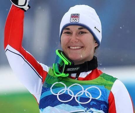 PALEC NAHORU. Česká lyžařka Šárka Záhrobská zvládla obě kola slalomu speciál a získala na olympiádě ve Vancouveru bronzovou medaili.