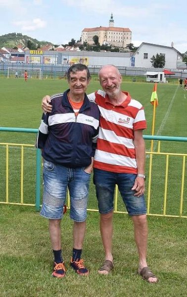PODÍVEJTE SE: Mikulov slavil 90 let fotbalu. Straka se fotil s Bagárovou