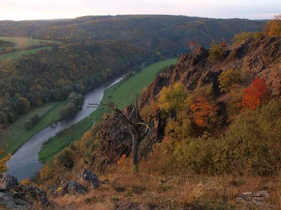 Foto: Berounka na Křivoklátsku. Ochranáři tu chtějí národní park, vodohospodáři vodní dílo