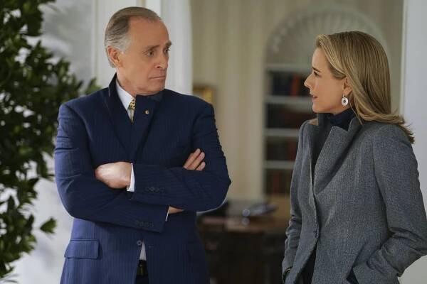 Paní ministryně - Vraťte se do reality - Z filmu - Keith Carradine, Téa Leoni