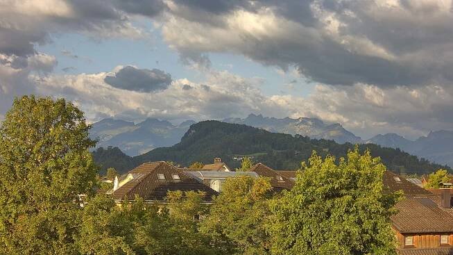 Blick über Gisingen, Tostner Burg, St. Corneli, Egg / Gamsberg, Alvier, Fulfirst (Schweiz)