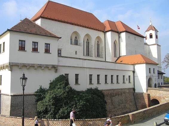 File:Brno Spilberk 1 beentree.jpg - Wikimedia Commons