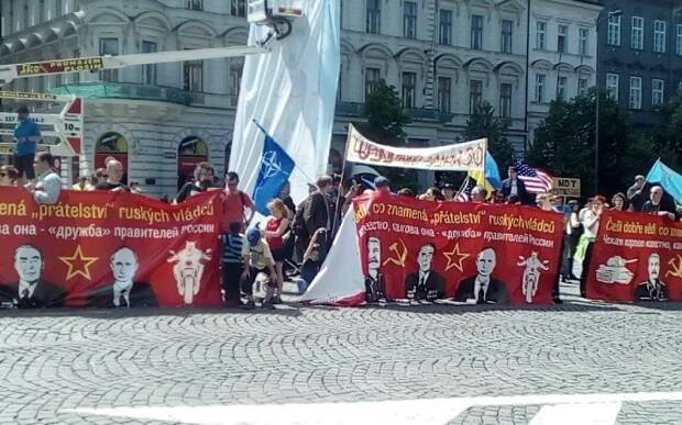 Galerie: Všichni proti fašismu těch druhých - Galerie - Echo24.cz