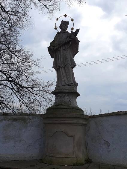 Bohutice - socha sv. Jana Nepomuckého.JPG