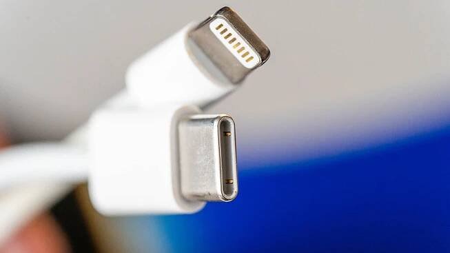 Apple kvůli evropskému nařízení bude muset nahradit svůj lightning dobíjecí...