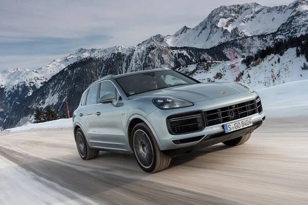 PORSCHE Cayenne Turbo - First GT