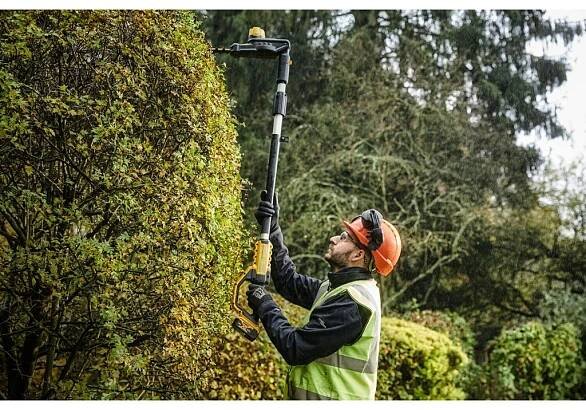 Aku plotostřih DeWALT DCMPH566P1-QW s dlouhou rukojetí, 1x 5,0 Ah 18V XR
