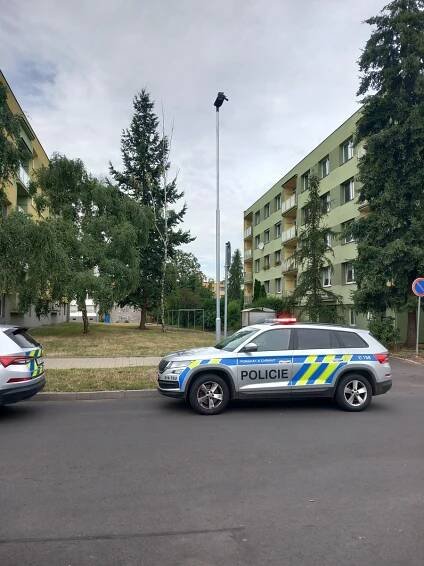 Muž v Žatci měl hrozit střelbou, přišlo hlášení policii. Nakonec šlo jen o hádku
