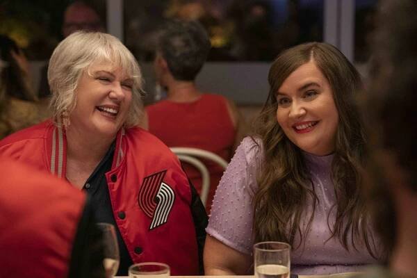 Shrill - Freak - Z filmu - Julia Sweeney, Aidy Bryant
