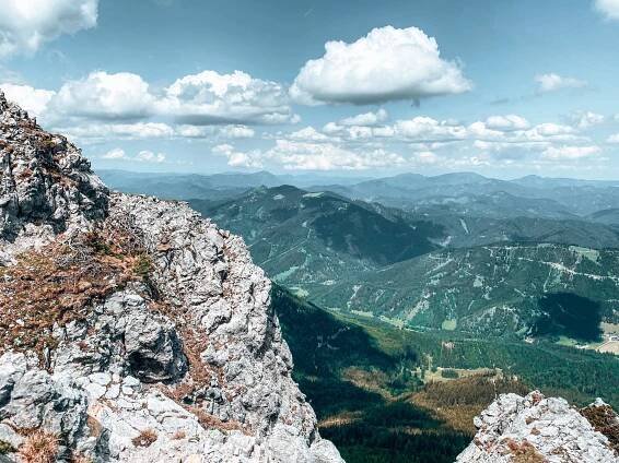 Eine Wanderung mit Vielfalt - der Fadensteig am Schneeberg