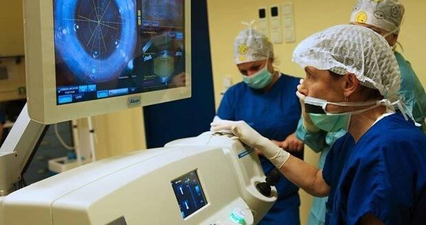 Laserová operace šedého zákalu je nejmodernější metoda odstranění šedého zákalu. Je vhodná pro každého, koho trápí toto onemocnění a komu záleží na kvalitě jeho vidění.