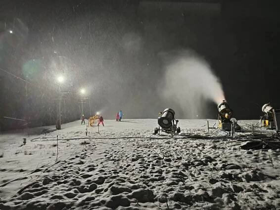 Ve Ski areálu Potštát začala lyžařská sezona. Co vás čeká a za kolik?