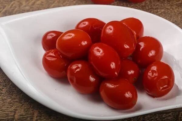 Nakládaná rajčata cherry — Stock obrázek