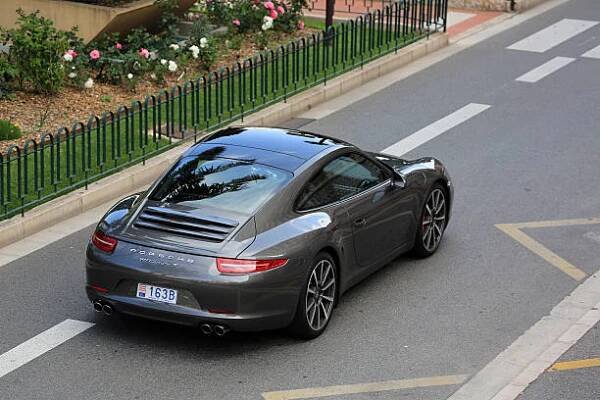 porsche 911 carrera s - monaco aerial - stock snímky, obrázky a fotky