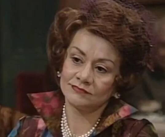 Joan Plowright Biography - Facts, Childhood, Family Life & Achievements