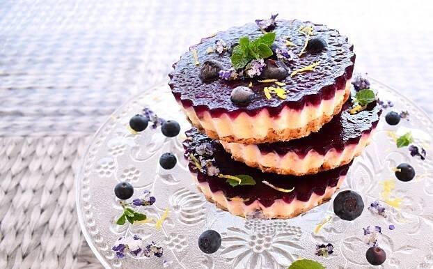Nepečený borůvkový dort s mascarpone na způsob cheesecake