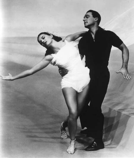 Charisse and Gene Kelly in a classic from Hollywood’s ‘Golden Age’ ‘Singin’ In The Rain’