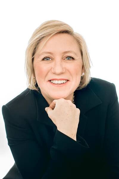 Contact - Patricia Wright - Real Estate Broker - Royal LePage Village