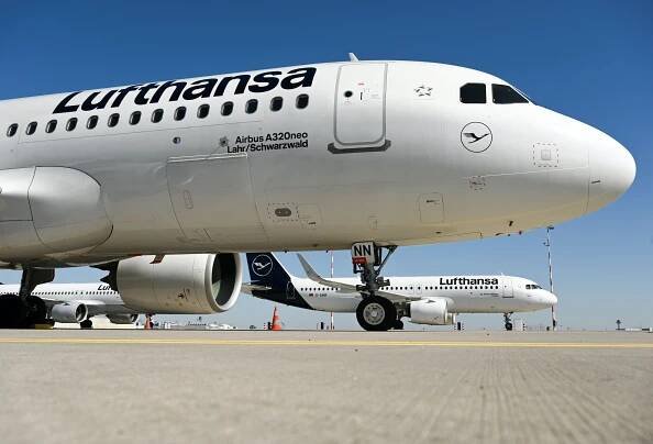 Tisíce cestujících v potížích: Lufthansa hlásí globální výpadek systémů, ruší desítky letů