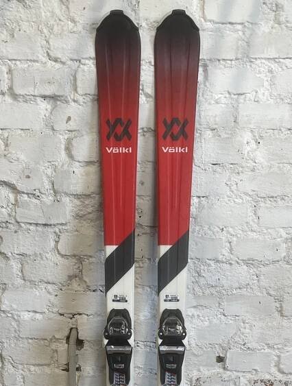 BAZAR - Lyže Völkl Deacon 7.4 red 19/20 + váz.FDT TP 10 - délka 177cm