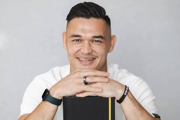 Známy futbalista vydáva diár. Pomáha deťom, ktoré to potrebujú