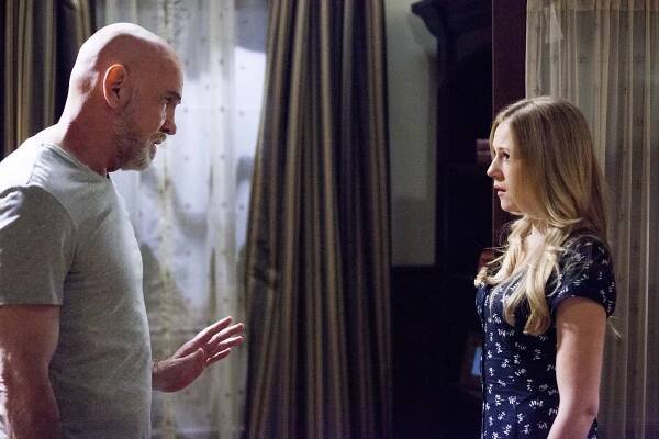 Dallas - Trust Me - Z filmu - Mitch Pileggi, Emma Bell